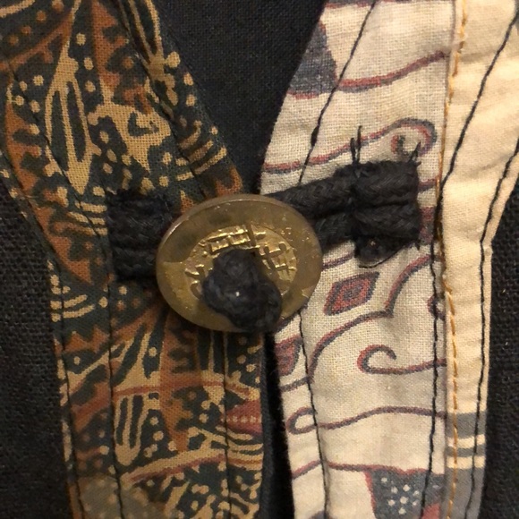 Bali vest batik fabric details and coin buttons - Picture 4 of 7